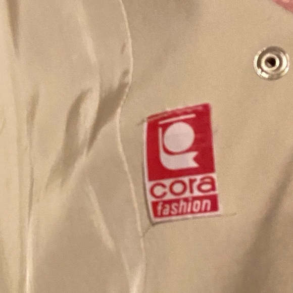 Tan Trench Coat Timeless Style and Elegance - Picture 3 of 3